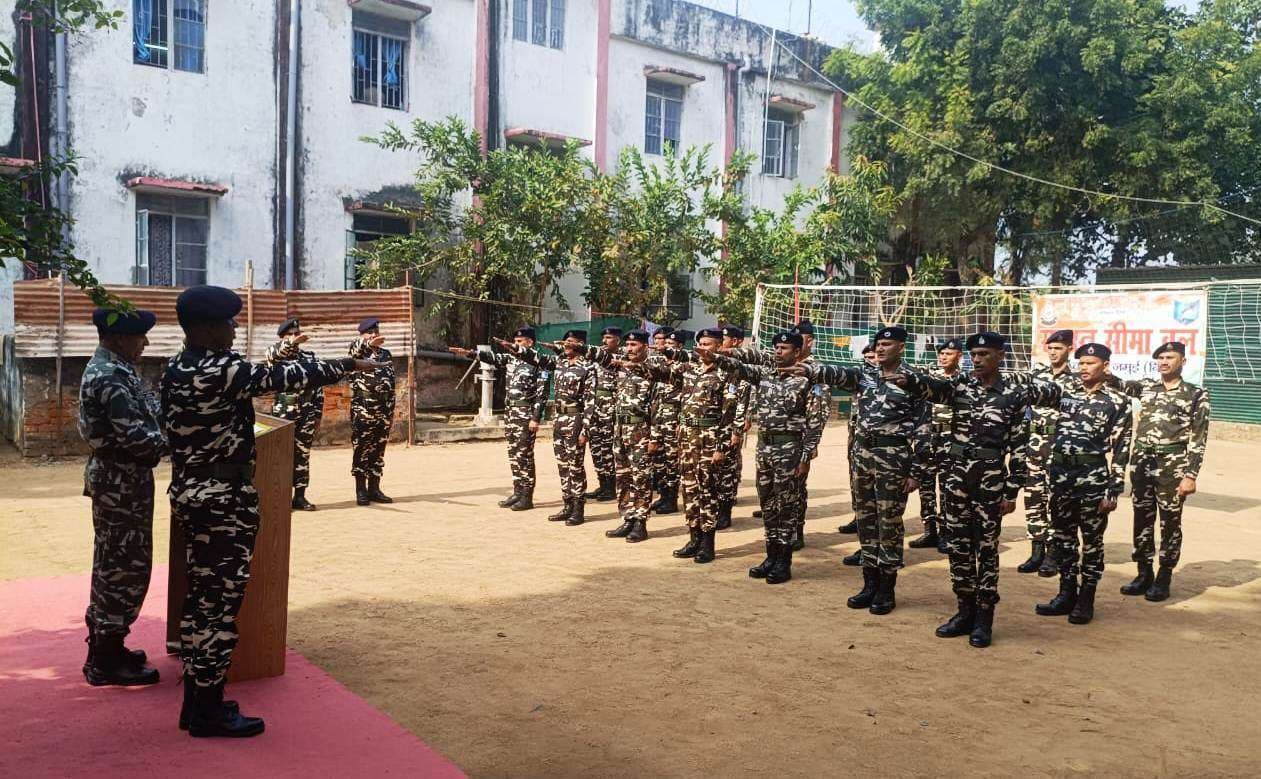 जवानों ने लिया संविधान की रक्षा का संकल्प