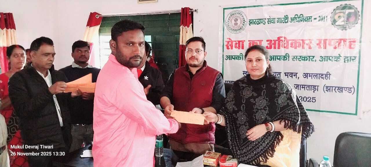 बीडीओ ने कंबल व जॉब कार्ड का किया वितरण