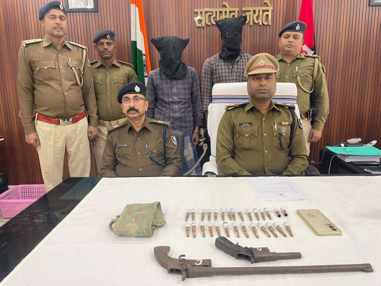 कामाथान दियारा से दो देसी पिस्टल, दो खोखा व 26 कारतूस के साथ दो तस्कर गिरफ्तार