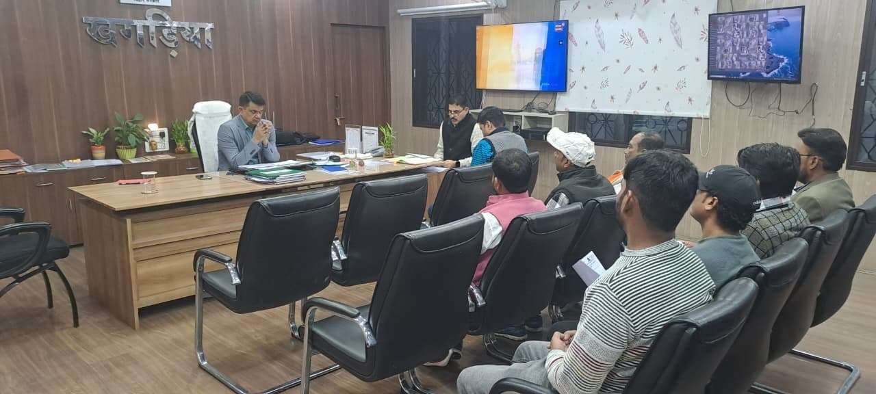 कोसी स्नातक निर्वाचन को लेकर राजनीतिक दलों के साथ डीएम ने की बैठक