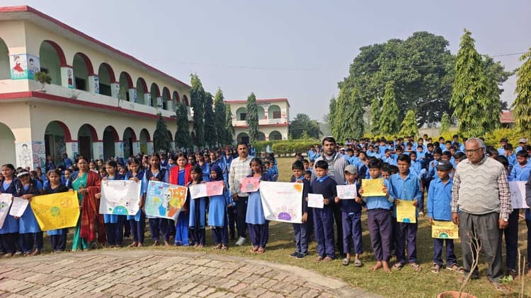 Madhubani News : स्कूली बच्चों ने मनाया नशा मुक्ति दिवस