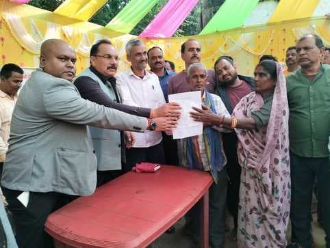 विधायक की पहल पर झूपर दास को मिला भूमि पट्टा