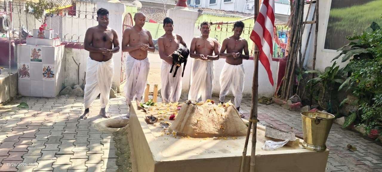 Chaibasa News : महामारी से निजात को वनभुजनी पूजा की