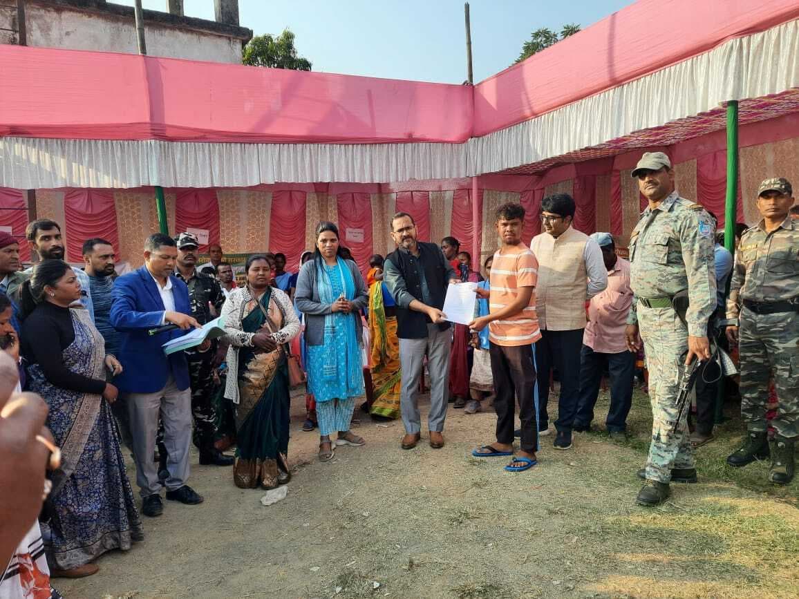 Seraikela Kharsawan News : 524 आवेदनों में 193 का ऑनस्पॉट निष्पादन