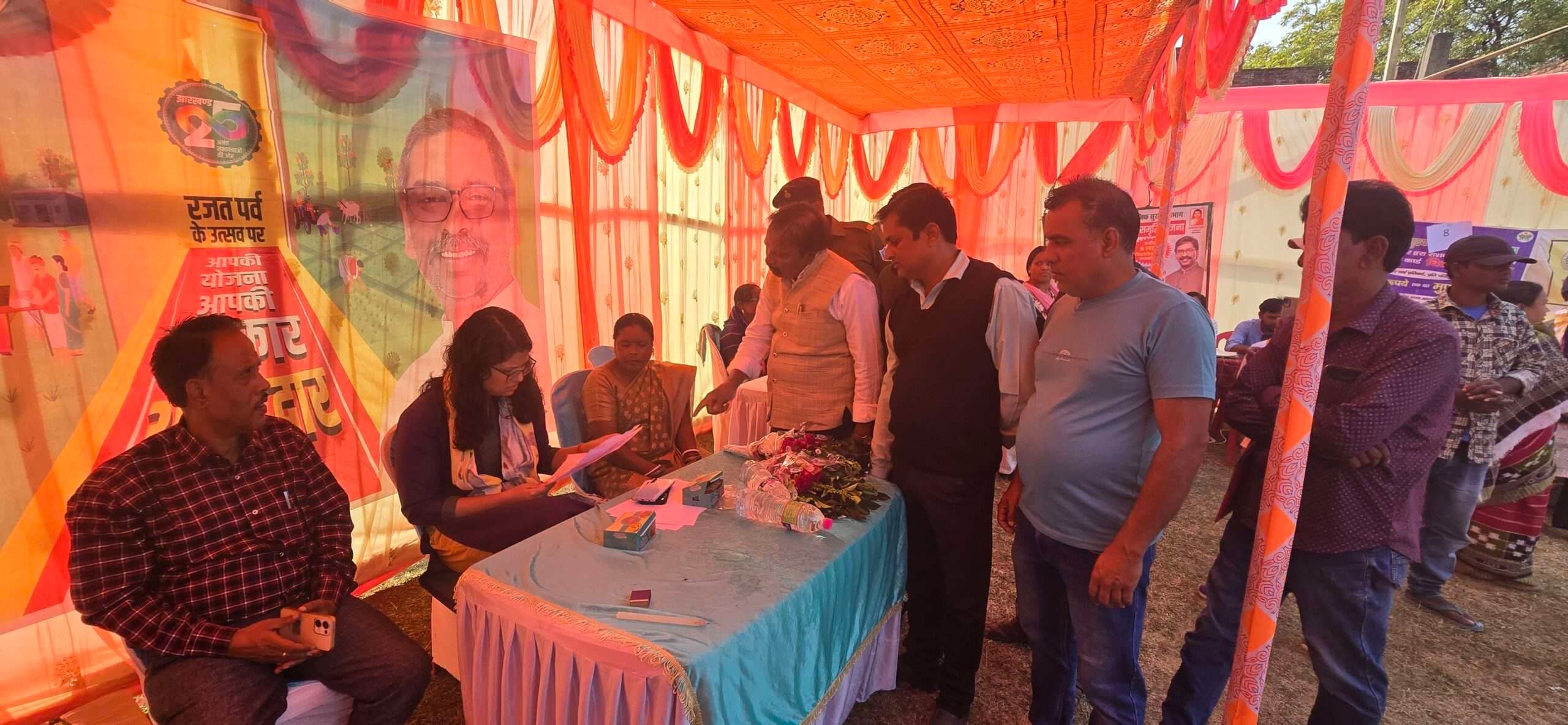 Chaibasa News : ग्रामीणों ने उप स्वास्थ्य केंद्र केरा को नियमित खोलने की मांग की