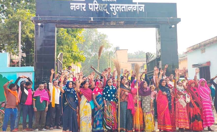 Bhagalpur news नप में सफाई कर्मियों की हड़ताल से सफाई व्यवस्था ठप