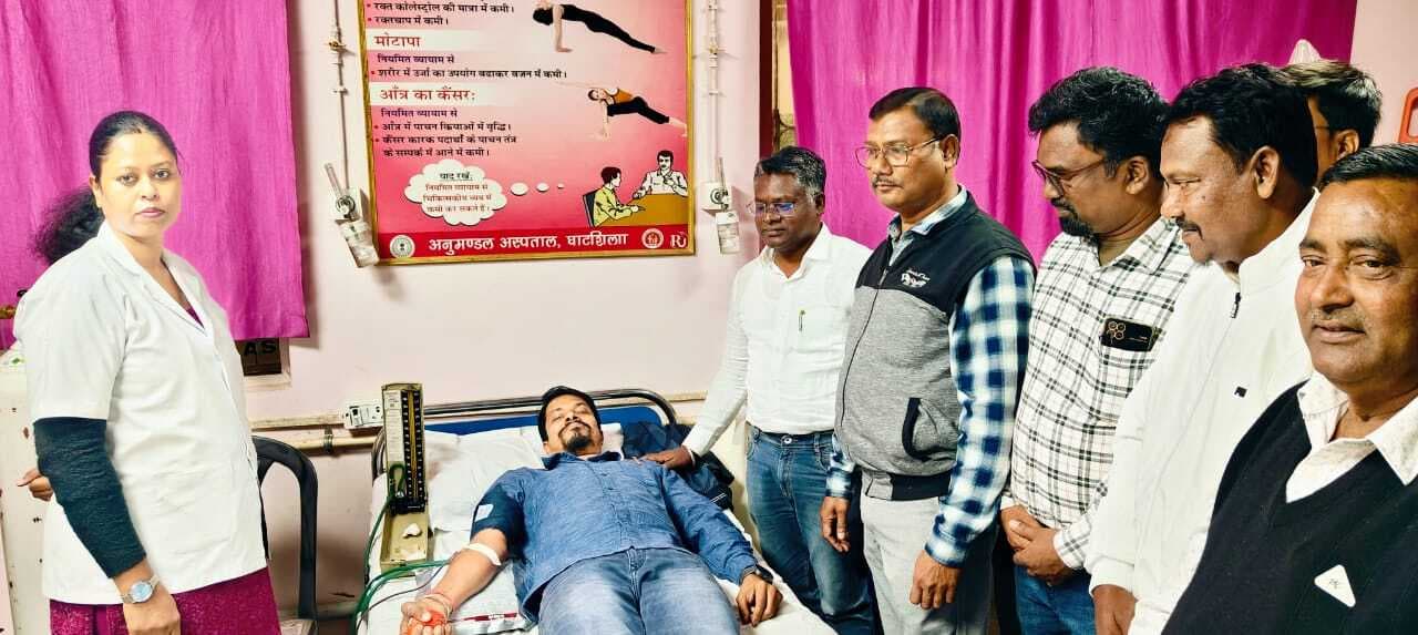 East Singhbum News : रक्तदान से दूसरों की जान बचायी जा सकती है : सोमेश