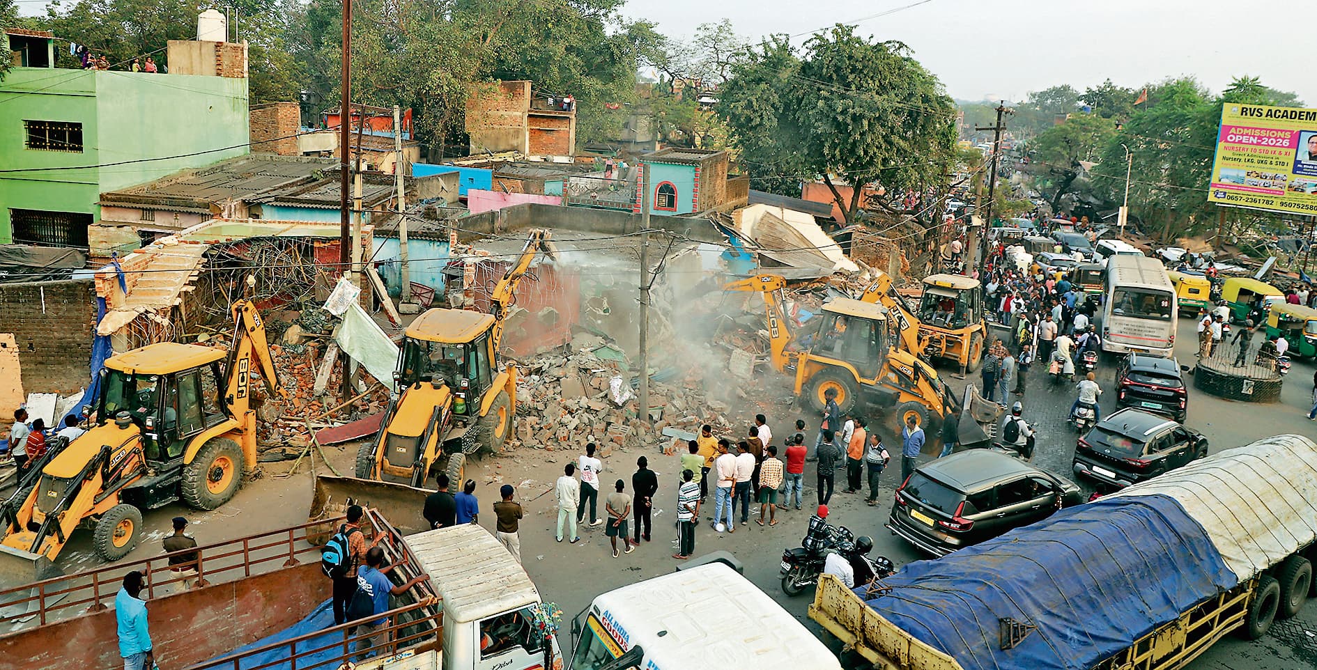 Jamshedpur News : पूर्व मंत्री दुलाल भुइयां समेत 60 लोगों की दुकानों व होटलों पर चला बुलडोजर