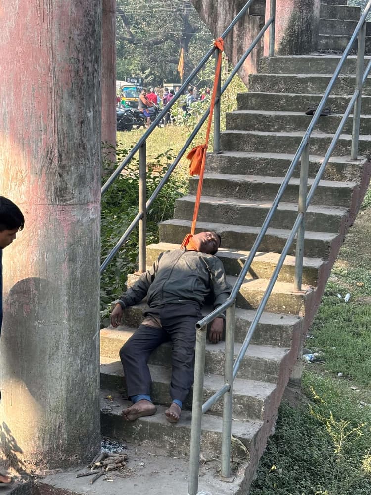 Dhanbad News: पानी टंकी की सीढ़ी पर संदेहास्पद स्थिति में मिला कोलकर्मी का शव