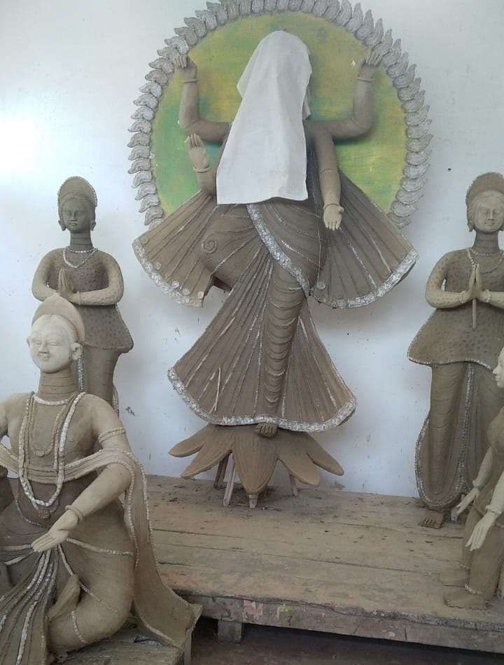 Sitamarhi : सोनार बाजार पर धूमधाम से हो रही है संतोषी माता पूजनोत्सव की तैयारी