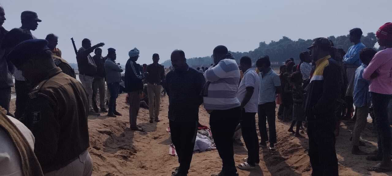 नीलांजन नदी में डूबे ट्रक चालक का 45 घंटे बाद मिला शव