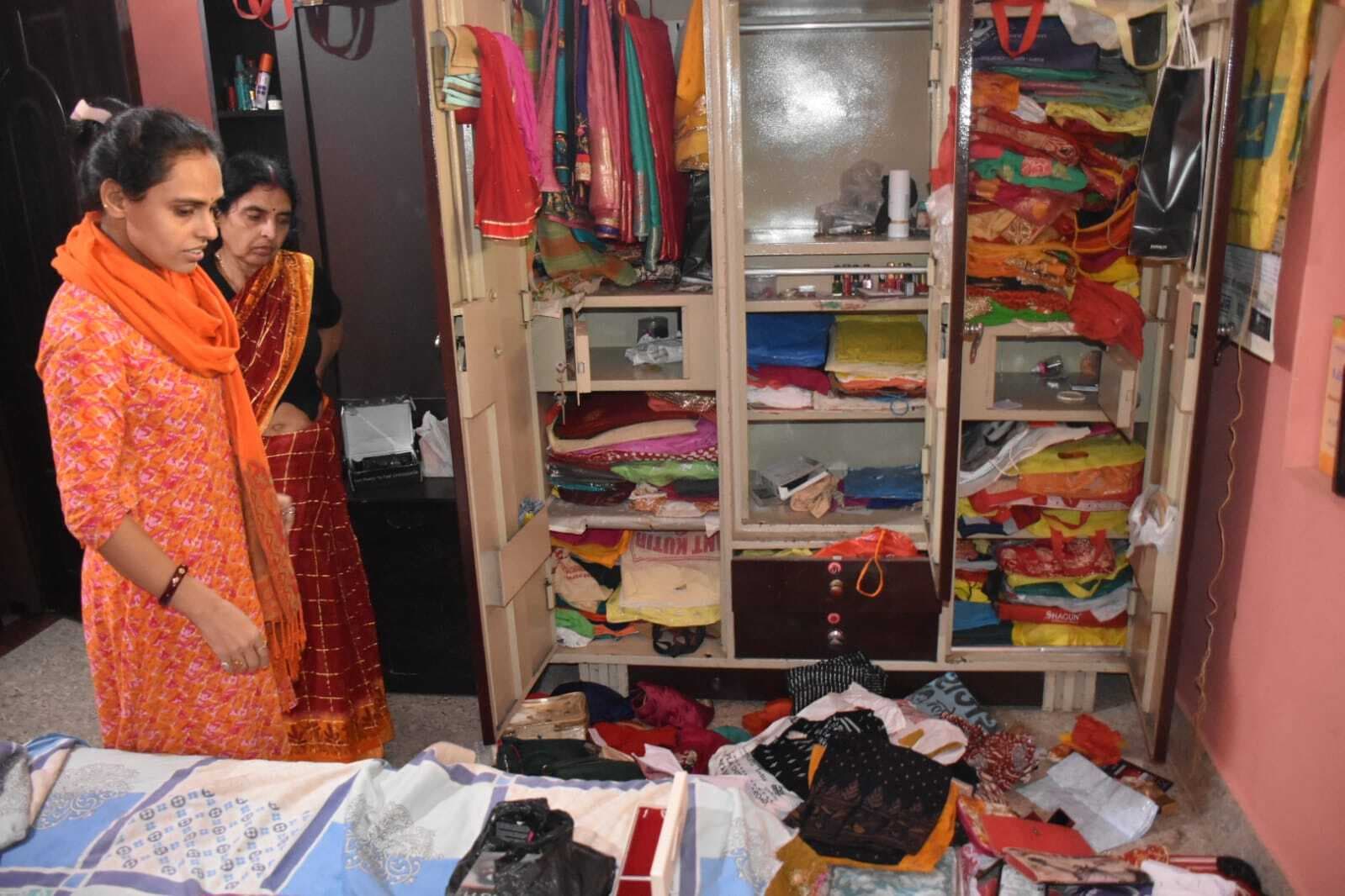 नारियल बागान के पास बंद घर का ताला तोड़ जेवर व नगद समेत नौ लाख की चोरी