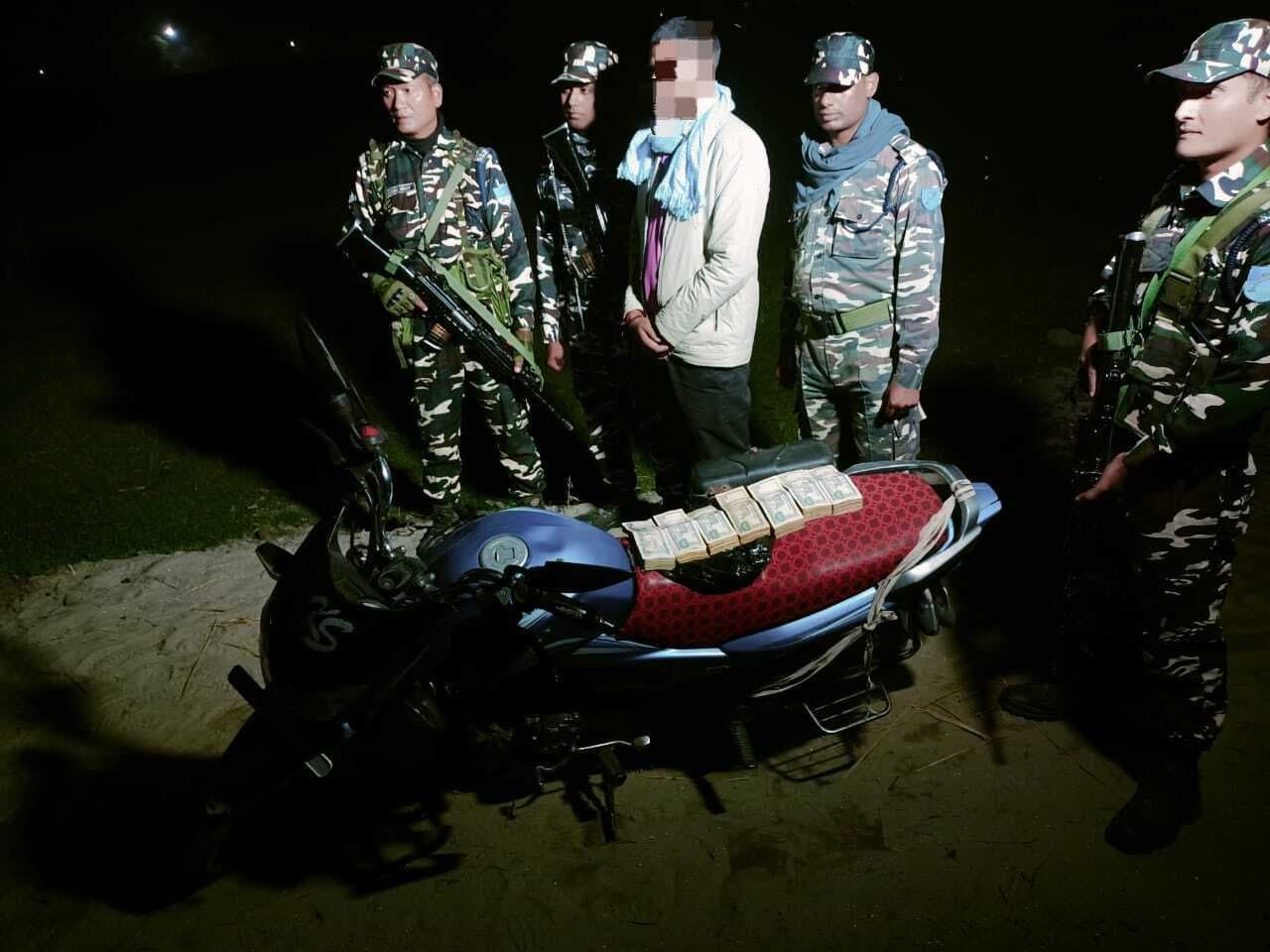 चार लाख नेपाली रुपये बरामद, एक व्यक्ति गिरफ्तार,