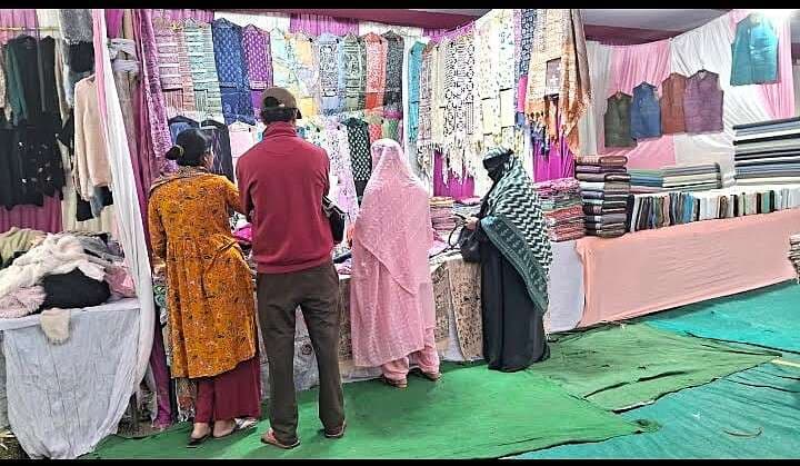 हस्तकरघा मेला में खादी कपड़ों की धूम