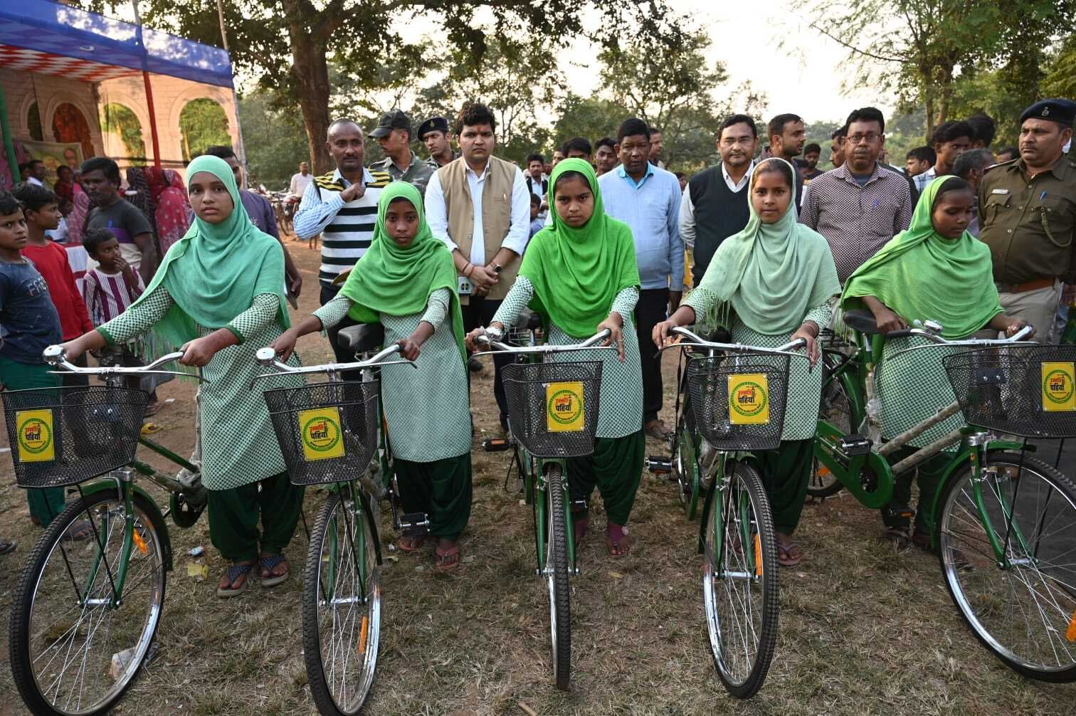 लीड00 लाभुकों को मिला त्वरित लाभ, ऑन-द-स्पॉट प्रमाण पत्र का वितरण