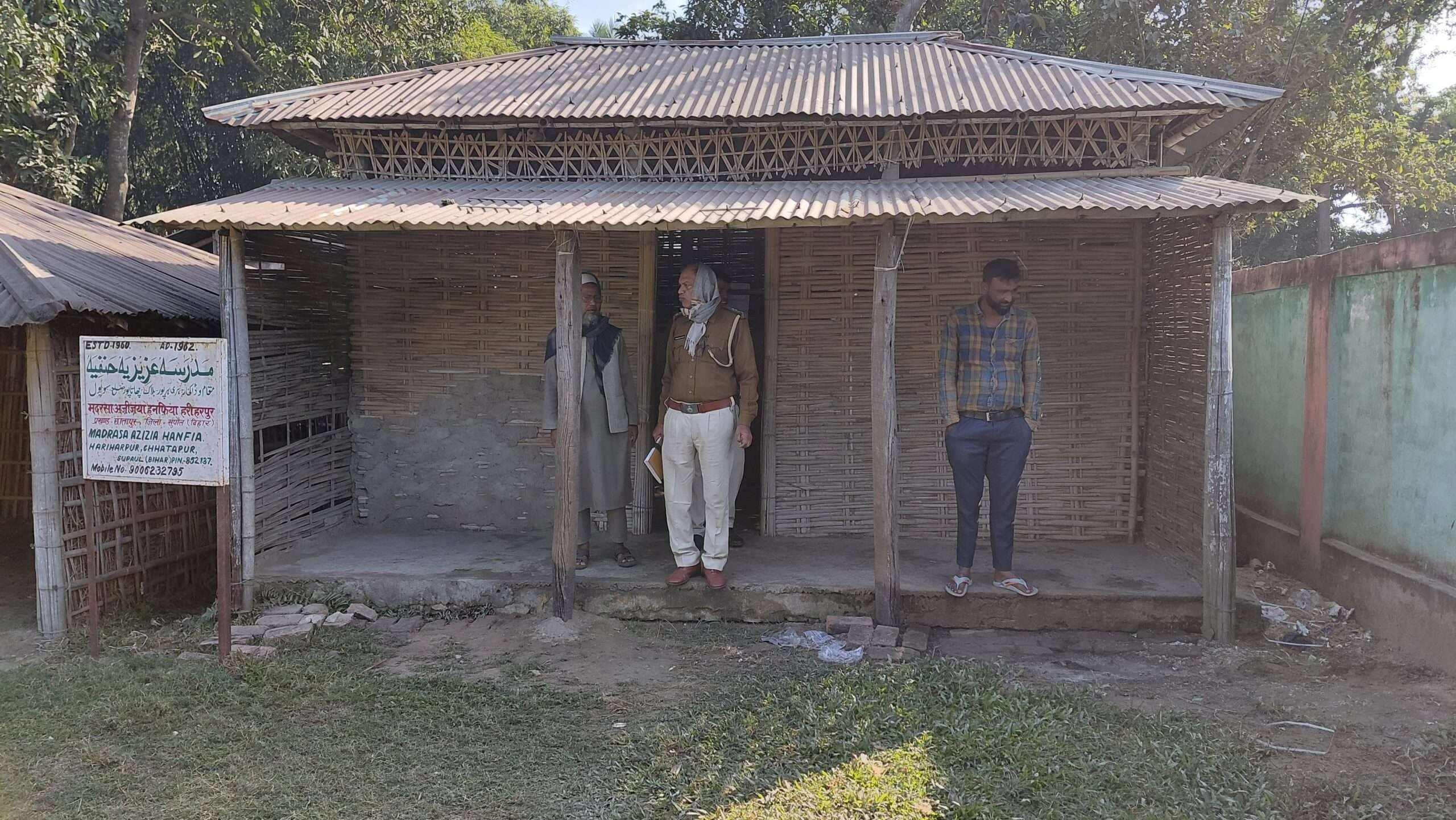 मदरसा से एमडीएम के 15 बैग चावल व मोटर की चोरी