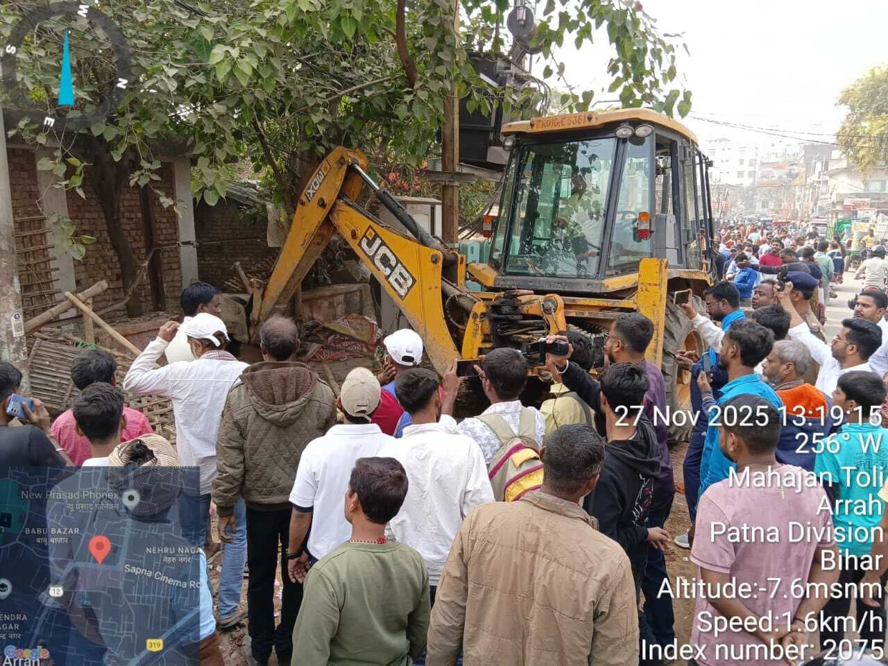 नगर में तीसरे दिन भी सड़कों के किनारे से हटाया गया अतिक्रमण