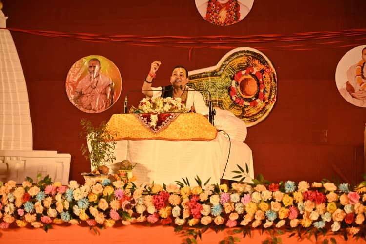 Deoghar News : 108 कुंडों में गूंजे वैदिक मंत्र, दी गयी आहुतियां, कथा में शिव-पार्वती के दिव्य प्रसंगों ने लोगों भाव-विभोर