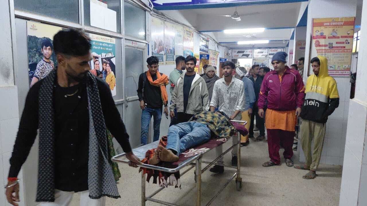 नशे की हालत में युवकों ने ट्रक चालक पर हसुली से किया हमला, पटना रेफर