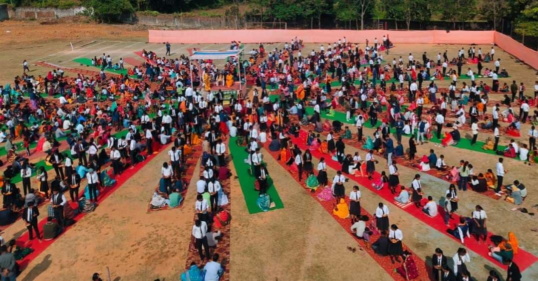 Dhanbad News : बड्स गार्डेन में बच्चों ने मनाया मातृ-पितृ आदर दिवस