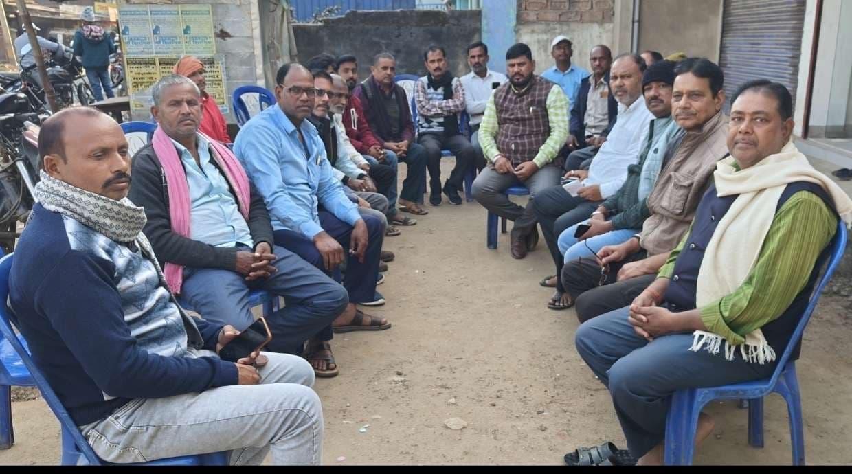 पूर्व मंत्री के विस क्षेत्र आगमन को ले कार्यकर्ताओं ने की चर्चा