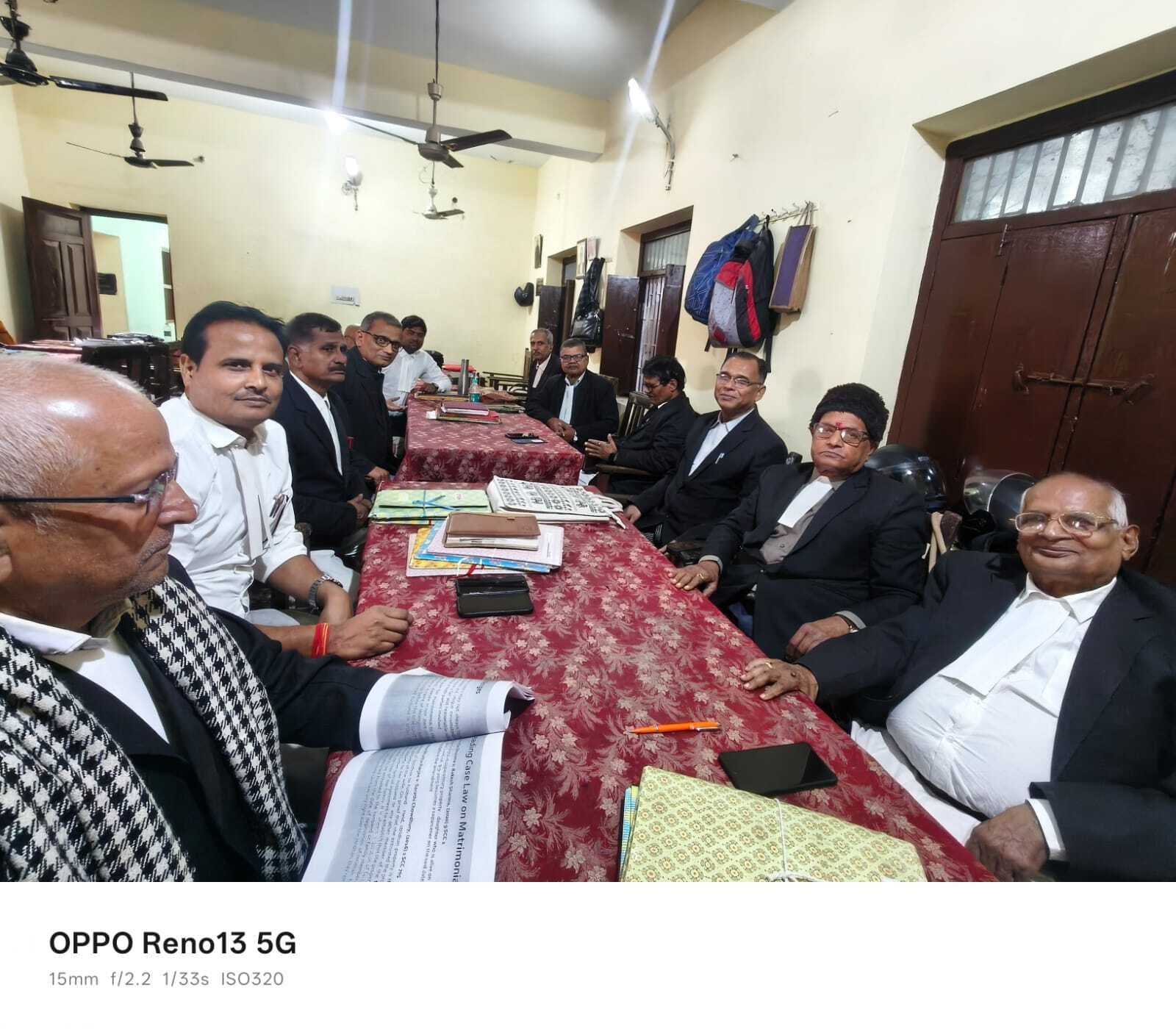 Madhubani News : संविधान दिवस पर जिला अधिवक्ता संघ में विचार गोष्ठी आयोजित