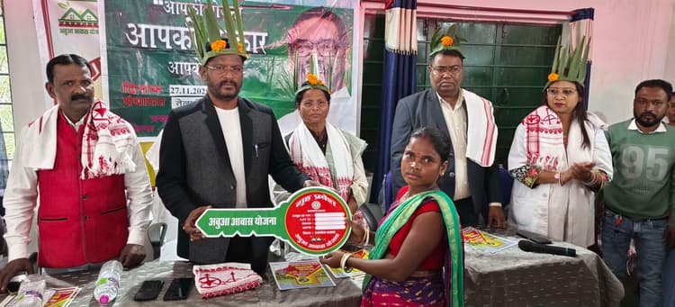 Seraikela Kharsawan News : राज्य सरकार की योजनाएं अब सीधे आपके पास : दशरथ गागराई