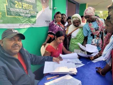 सोनारचक व पड़वा पंचायत सचिवालय में लगा सरकार आपके द्वार शिविर