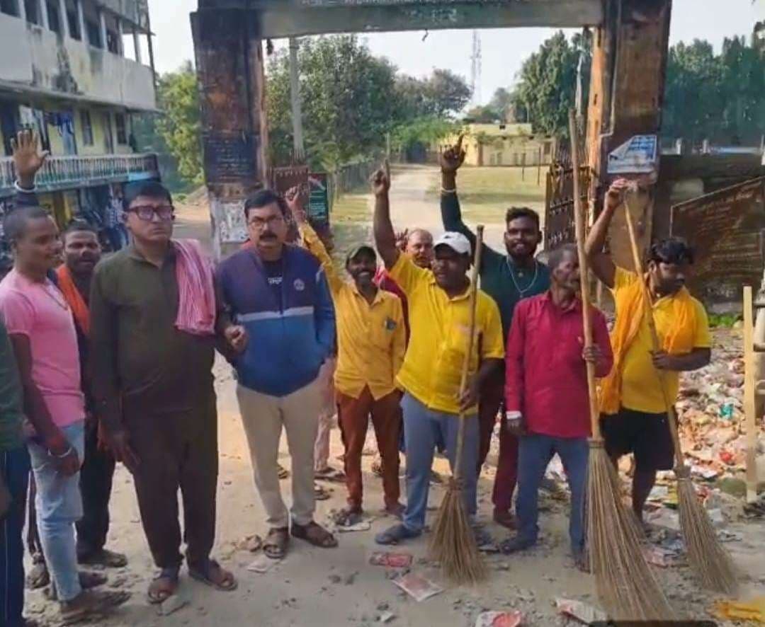 आठ दिन बाद काम पर लौटे हड़ताली सफाईकर्मी