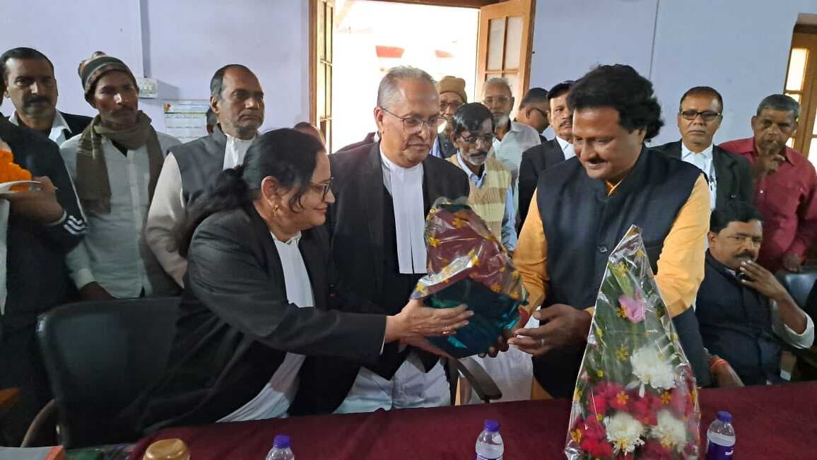 अधिवक्ताओं से मिले नवनिर्वाचित विधायक, समस्याओं के समाधान का दिया आश्वासन