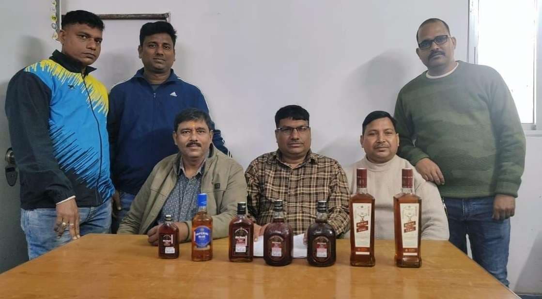 Bokaro News : आरपीएफ ने कोसी सुपर एक्सप्रेस से शराब की सात बोतलें बरामद की