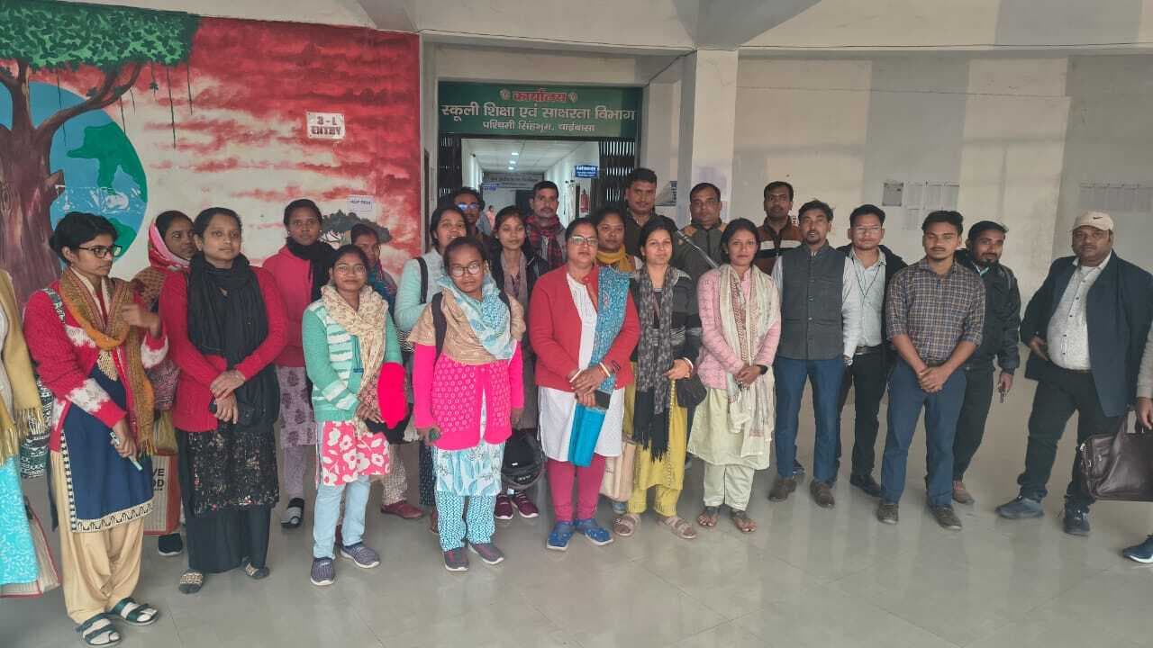 Chaibasa News : व्यावसायिक शिक्षकों को पांच माह से नहीं मिला मानदेय, हड़ताल की चेतावनी