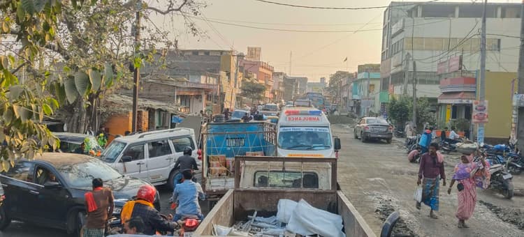 Bhagalpur news एनएच-31 पर लगा महाजाम, पुलिस फंसे वाहनों को निकलवाया