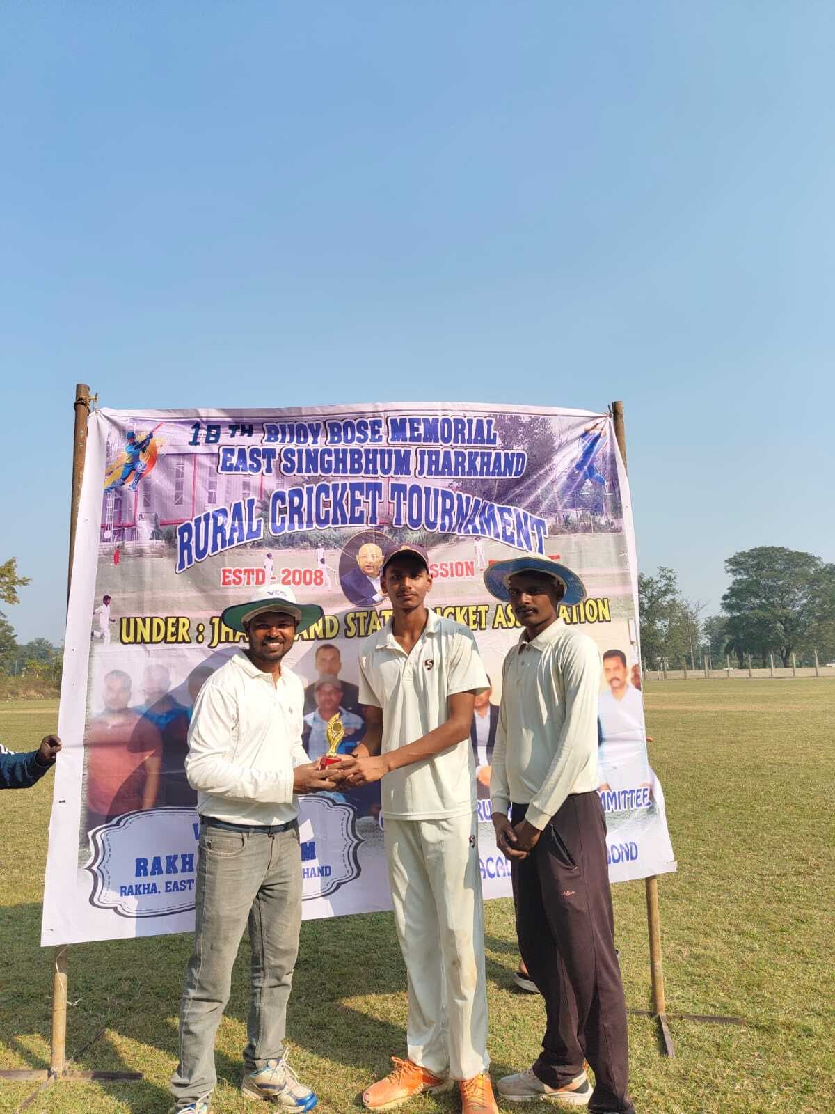 East Singhbhum News : भिलाई पहाड़ी की शानदार जीत चिरंजीत बने मैन ऑफ द मैच