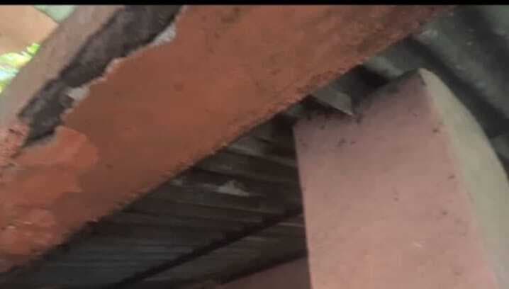 Rourkela News: लुंगेई में प्राथमिक स्कूल का भवन जर्जर, जान हथेली पर रखकर पढ़ाई कर रहे 175 बच्चे