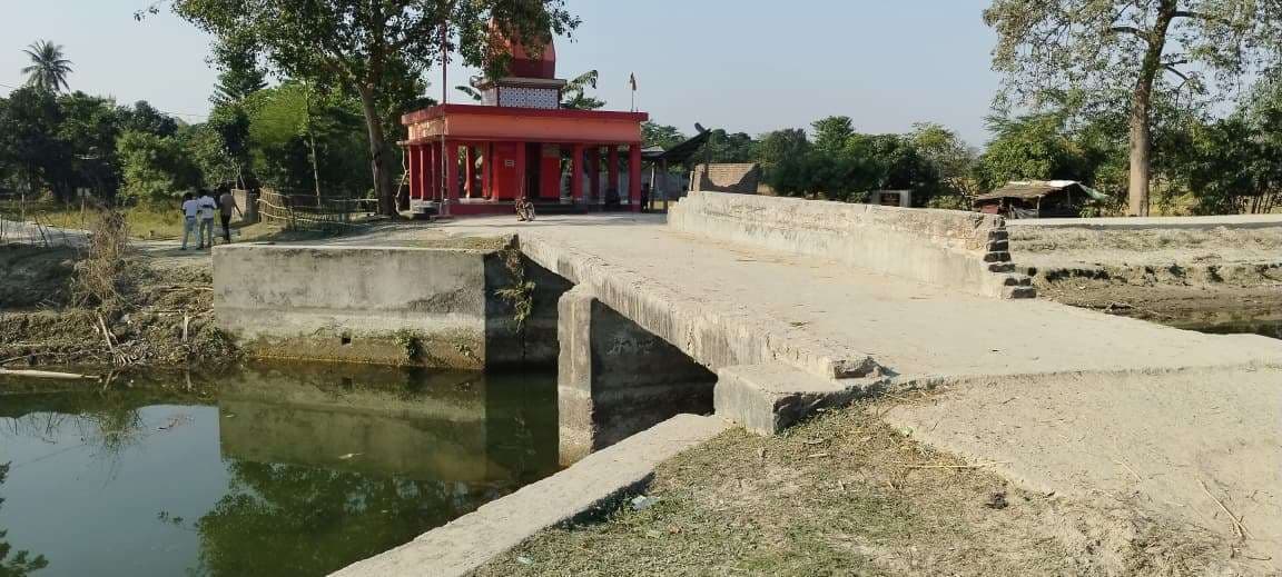 जर्जर हो गया है गम्हरिया उपशाखा नहर पर बना पुल