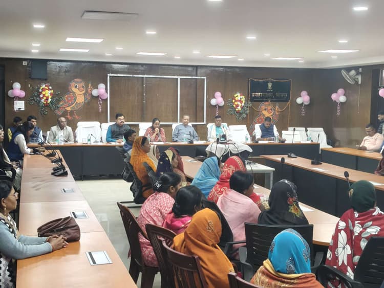 मुख्यमंत्री महिला रोजगार योजना के तहत जिले के 20 हजार लाभुकों के खातों में गयी राशि