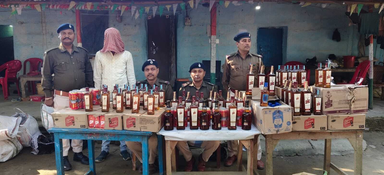 नदी मार्ग से शराब तस्करी का भंडाफोड़