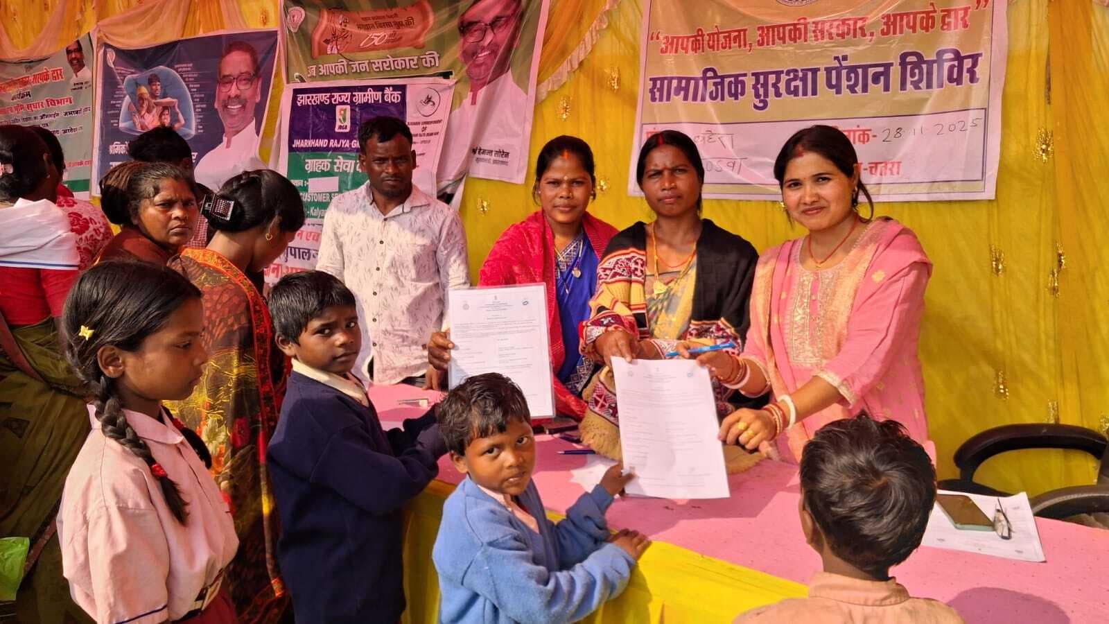 कार्यक्रम में परिसंपत्तियों का वितरण