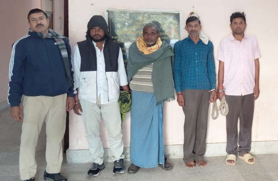 दो महिला तस्कर व चार शराबी गिरफ्तार