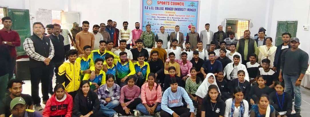 इंटर कॉलेज बैडमिंटन टूर्नामेंट के पहले मैच में मेजबान डीजे कॉलेज को महिला कॉलेज खगड़िया ने किया पराजित