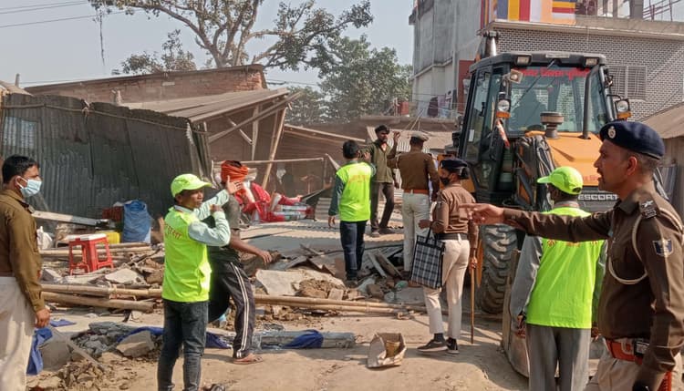 एसडीओ व सीओ के नेतृत्व में हरदा बाजार से हटाया गया अतिक्रमण