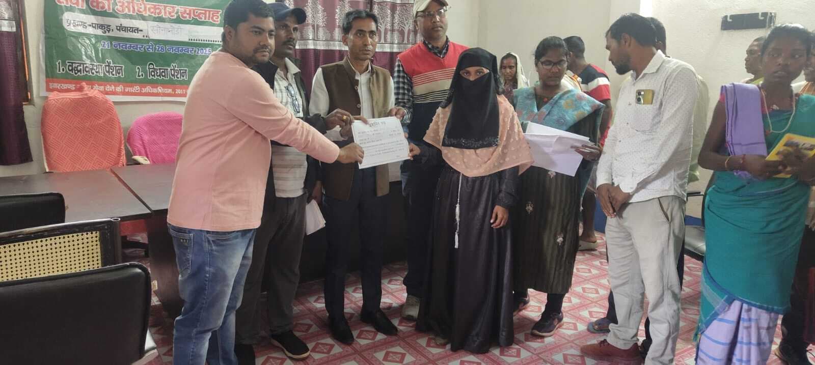 लोगों को घर पर ही मिले योजनाओं का लाभ : मोतीउर रहमान