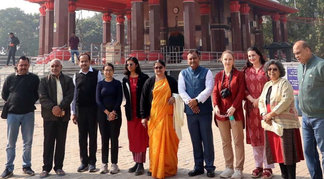 लाली पहाड़ी महोत्सव में आये विदेशी मेहमानों ने अशोक धाम का किया भ्रमण