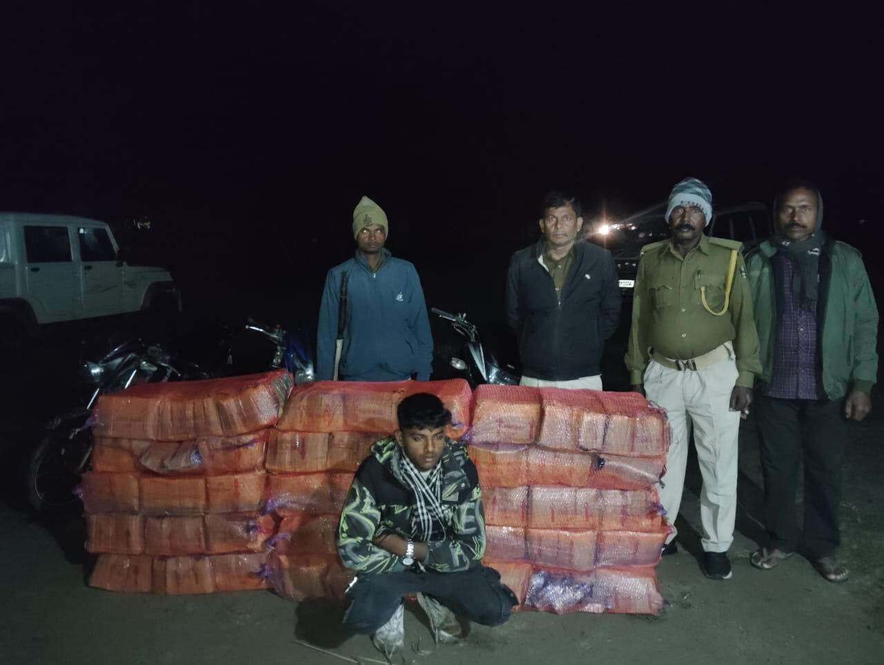 405 लीटर शराब के साथ तस्कर गिरफ्तार