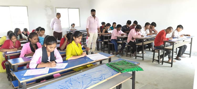 Samastipur News:विभिन्न विद्यालयों में हुई प्रायोगिक परीक्षा