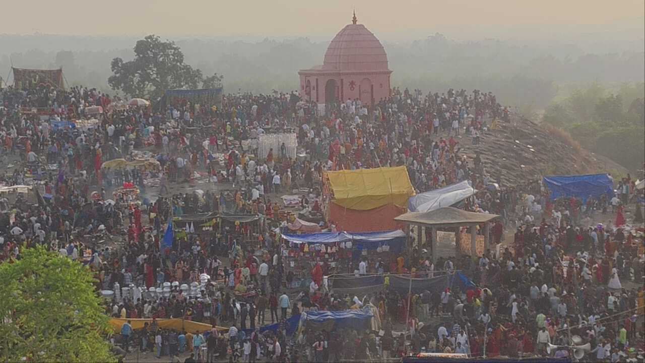 श्रद्धालुओं ने मां बुढ़ेश्वरी व मां तिलेश्वरी का दर्शन लिया आशीर्वाद