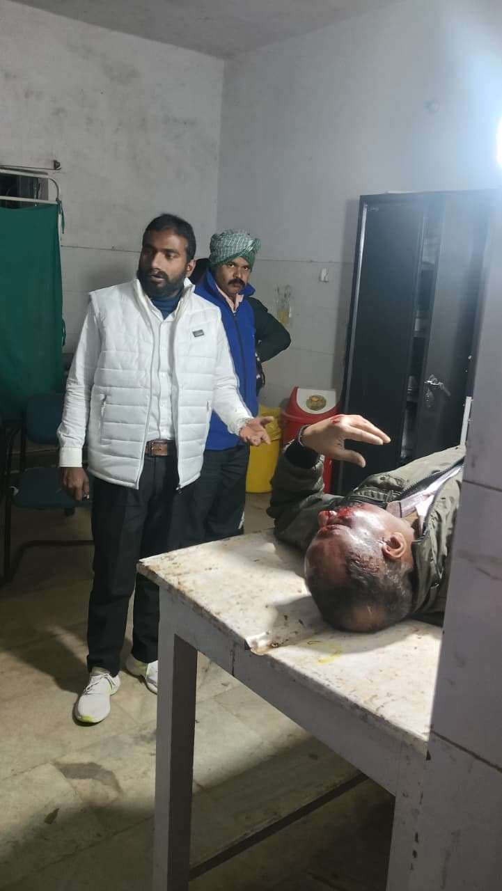 Deoghar News : स्कूटी की जोरदार टक्कर से मुखिया समेत तीन घायल