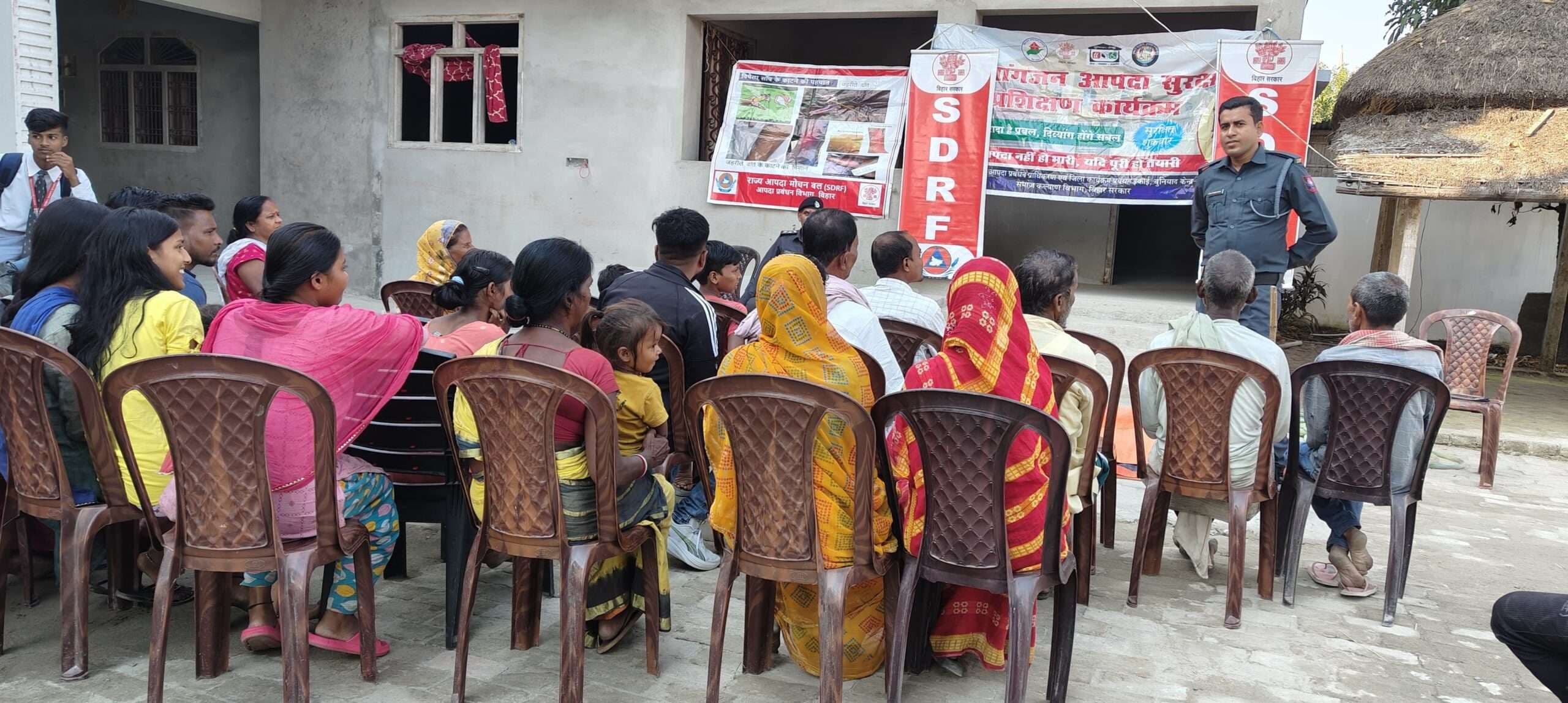 लोगों को दी आपदा से बचाव की जानकारी