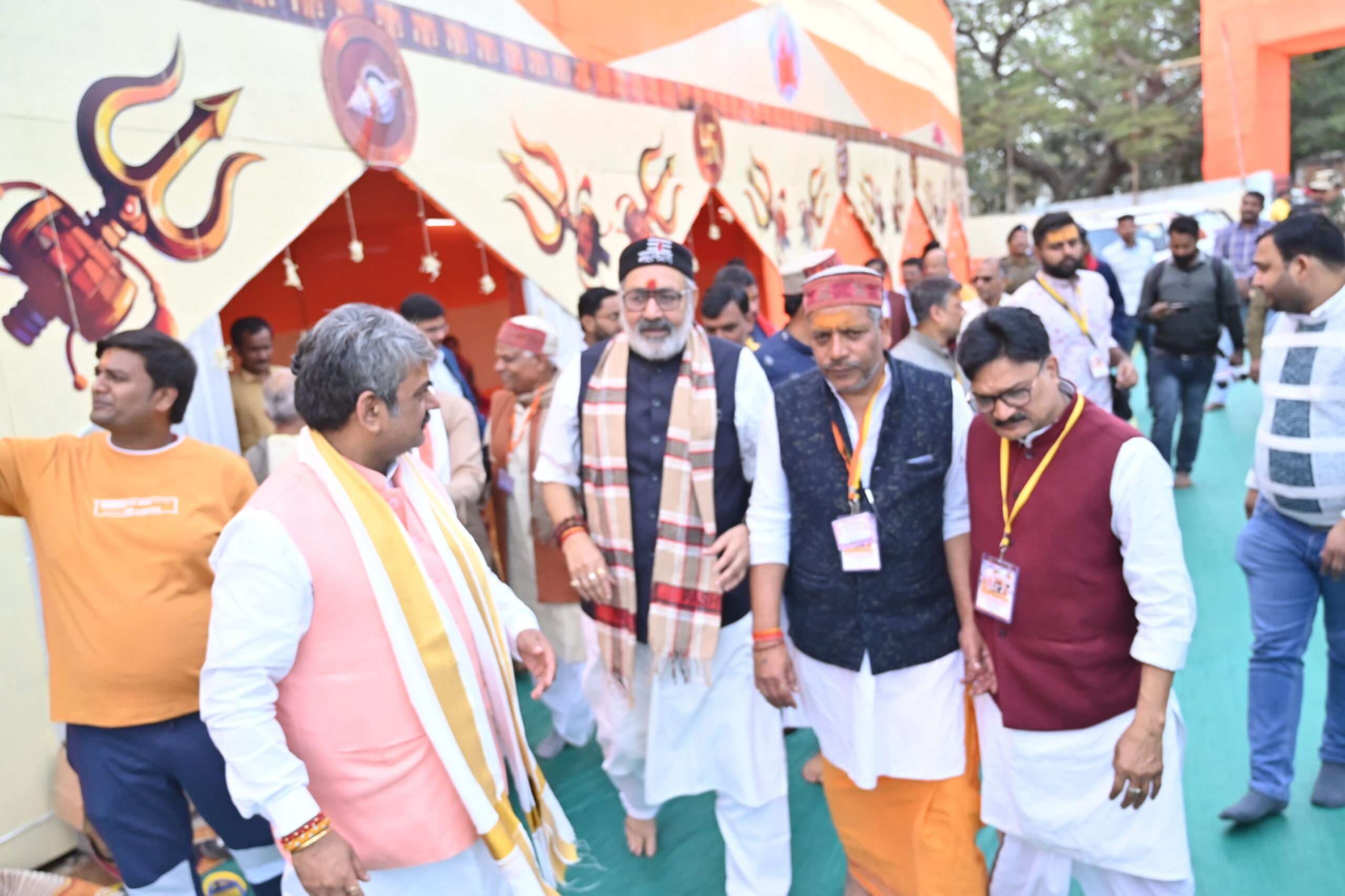 Deoghar News : निर्मल हृदय और सच्ची भावना ही भगवान तक पहुंचने का मार्ग: स्वामी विशेश्वरानंद